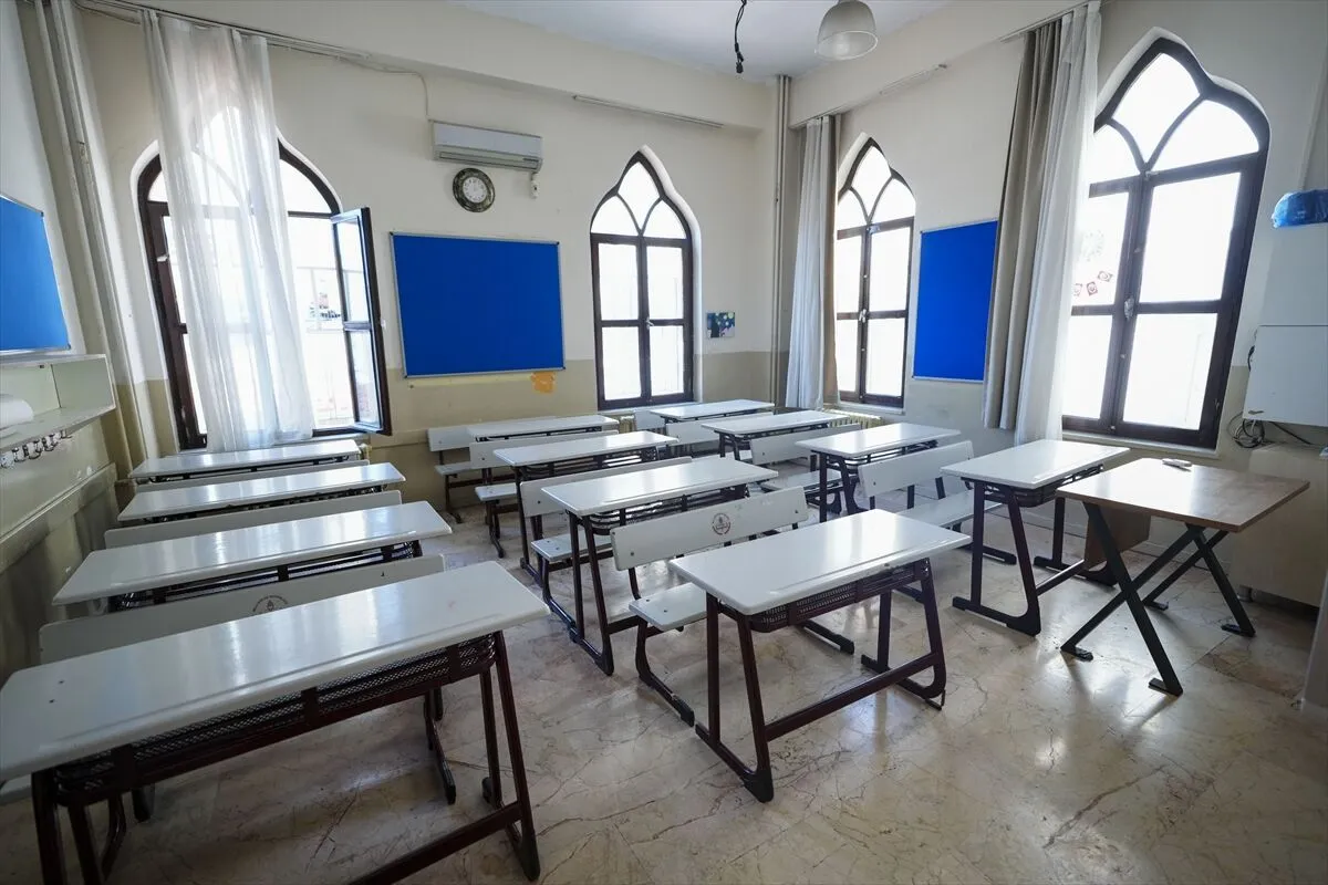 Kaptan-ı Derya'nın komutanlık binasında eğitim geleneğini sürdüren Cezayirli Gazi Hasanpaşa İlkokulu