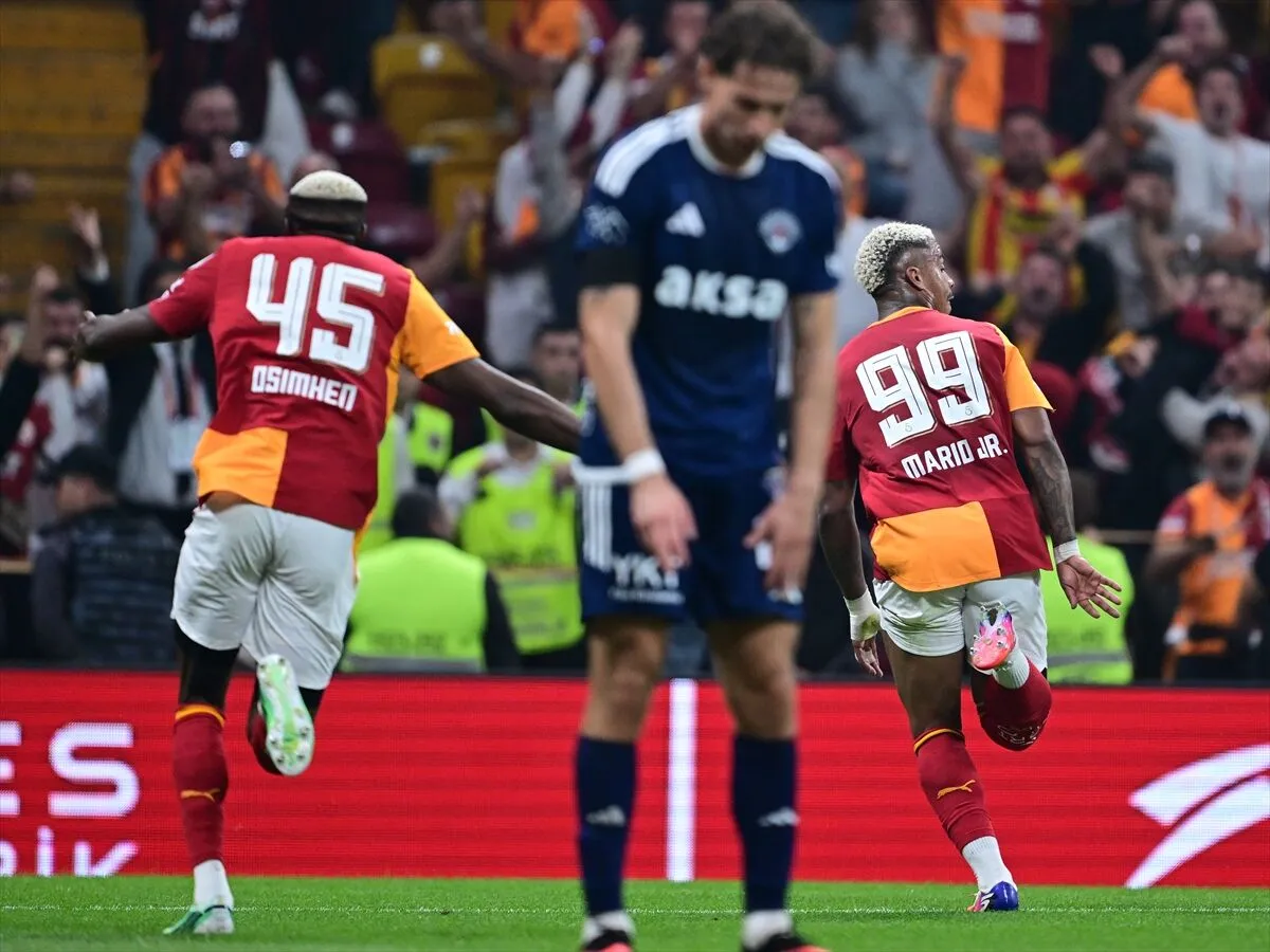 Galatasaray, Kasımpaşa'yı son anlarda gelen gollerle yendi