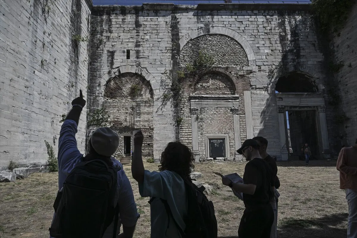 İmparatorların zafer törenlerinden Yedikule'ye uzanan 1600 yıllık Altın Kapı