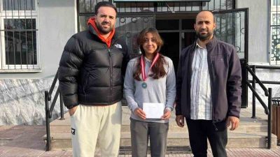 Afyonkarahisar’ın Bolvadin ilçesinde düzenlenen okullar arası atletizm yarışmaları büyük bir