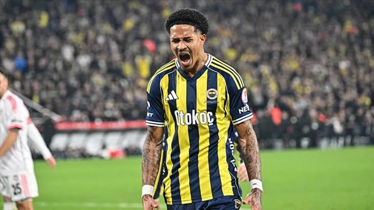 Fenerbahçe’de sezonun ilerleyen bölümüne yönelik kadro planlaması çalışmaları devam ederken,
