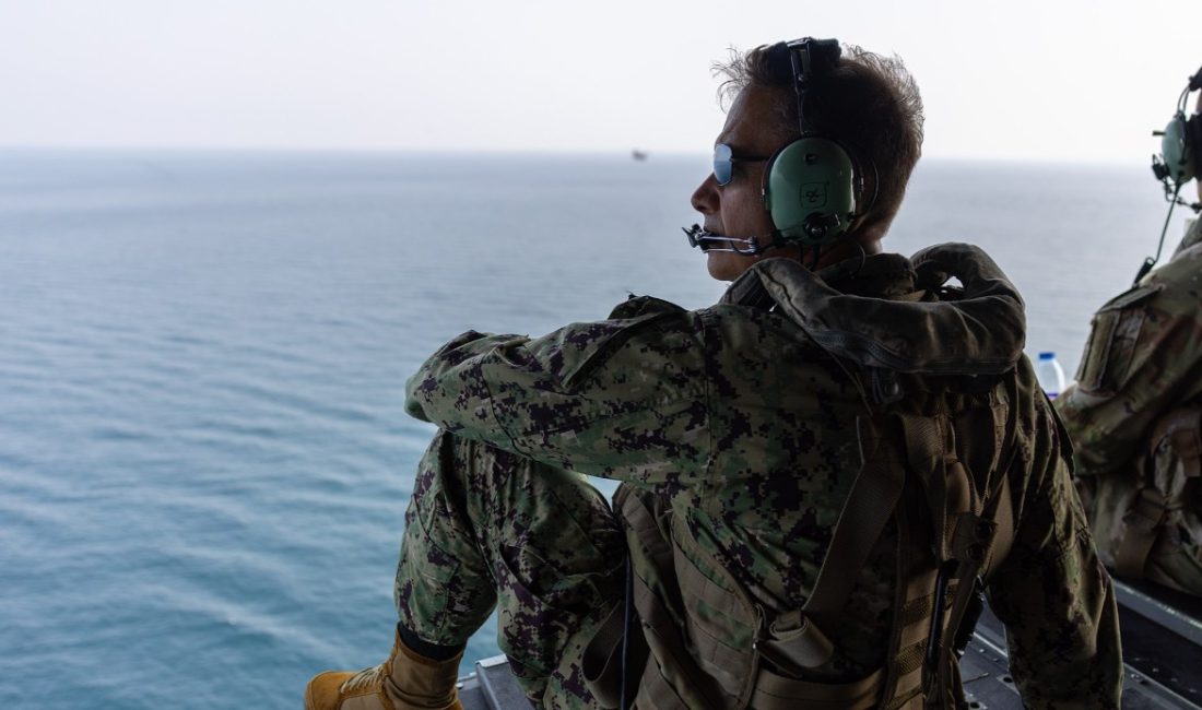 CENTCOM Komutanı Brad Cooper, İran’a yönelik deniz ablukasını uygulayan birlikleri