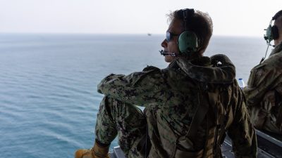 CENTCOM Komutanı Brad Cooper, İran’a yönelik deniz ablukasını uygulayan birlikleri