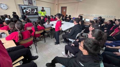 Afyonkarahisar İl Jandarma Komutanlığı tarafından 7 ilçede öğrenci ve öğretmenlere