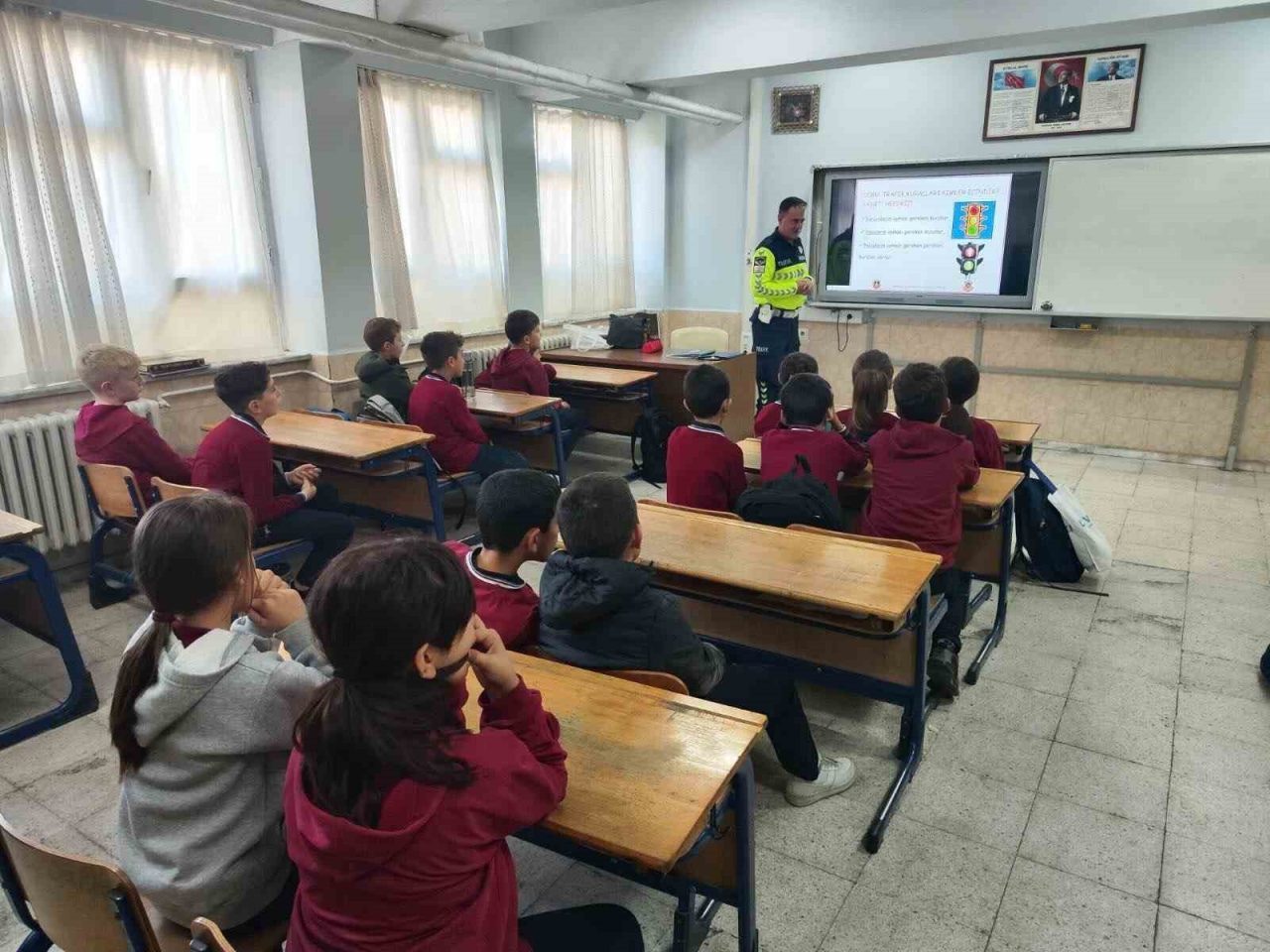 Afyonkarahisar’ın Sinanpaşa ilçesine bağlı Tınaztepe beldesinde jandarma ekipleri tarafından 29