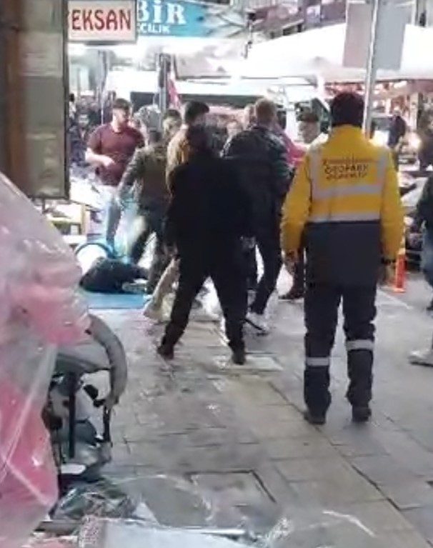 Afyonkarahisar’da kentin en işlek caddelerinden birinde güpegündüz yaşanan sopalı ve