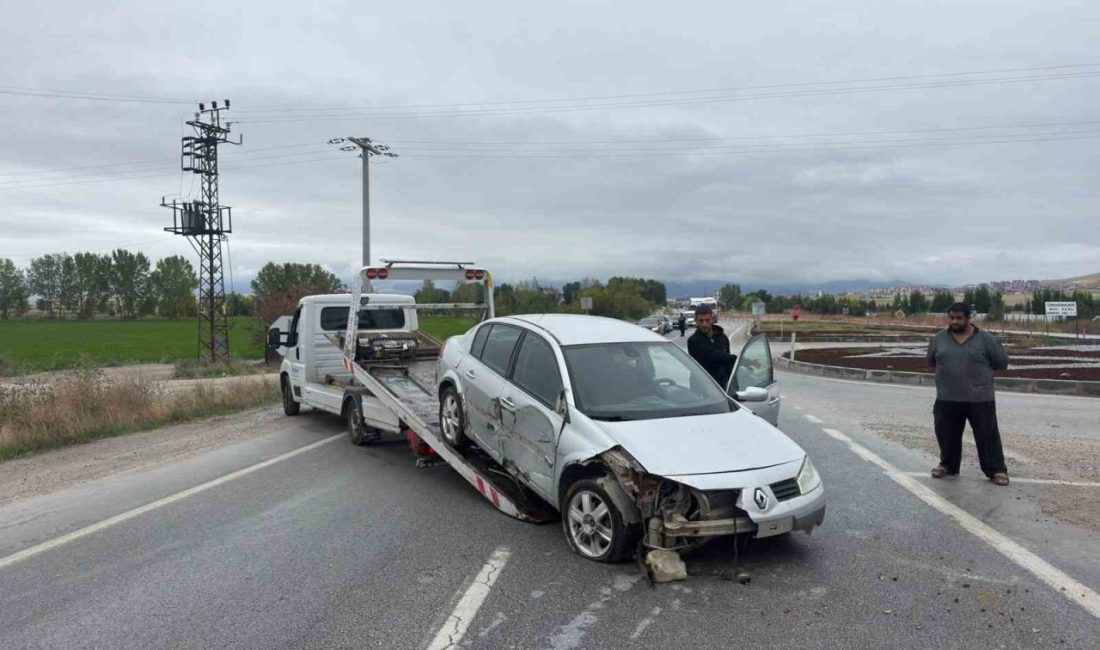 Afyonkarahisar’ın Emirdağ ilçesinde meydana gelen trafik kazasında kontrolden çıkan otomobil