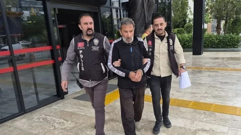 Sokaklarda yaşayan ve çaresizlik içinde kalan 66 yaşındaki bir vatandaş,