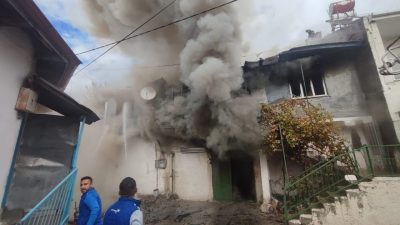AFYONKARAHİSAR (AA) – Sandıklı ilçesinde bir evde çıkan yangın itfaiye