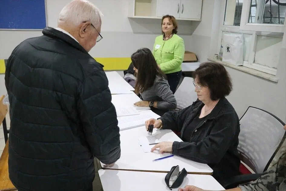 Tekirdağ'da yaşayan çifte vatandaşlar, Bulgaristan'daki cumhurbaşkanı seçimi için oy kullanmaya başladı