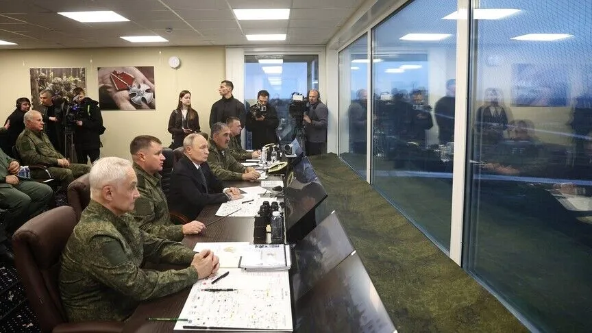 Putin, Ural Dağları’ndaki askeri tatbikatları izledi.