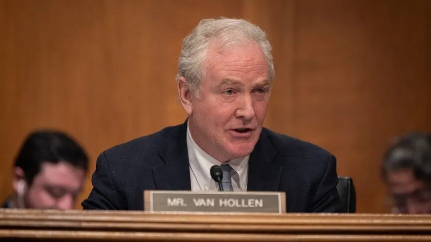 ABD’li Senatör Van Hollen’dan ülkesinin Orta Doğu’ya yeni uçak gemisi gönderme kararına tepki