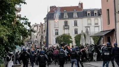 BFMTV’nin haberine göre, 8 Ekim’de başkent Paris’teki lise eylemlerine katılan