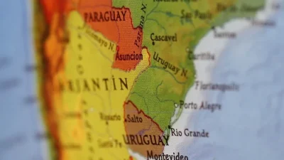 Günlerdir devam eden şiddetli yağışlar, Parana, Uruguay ve Iguazu nehirlerinin
