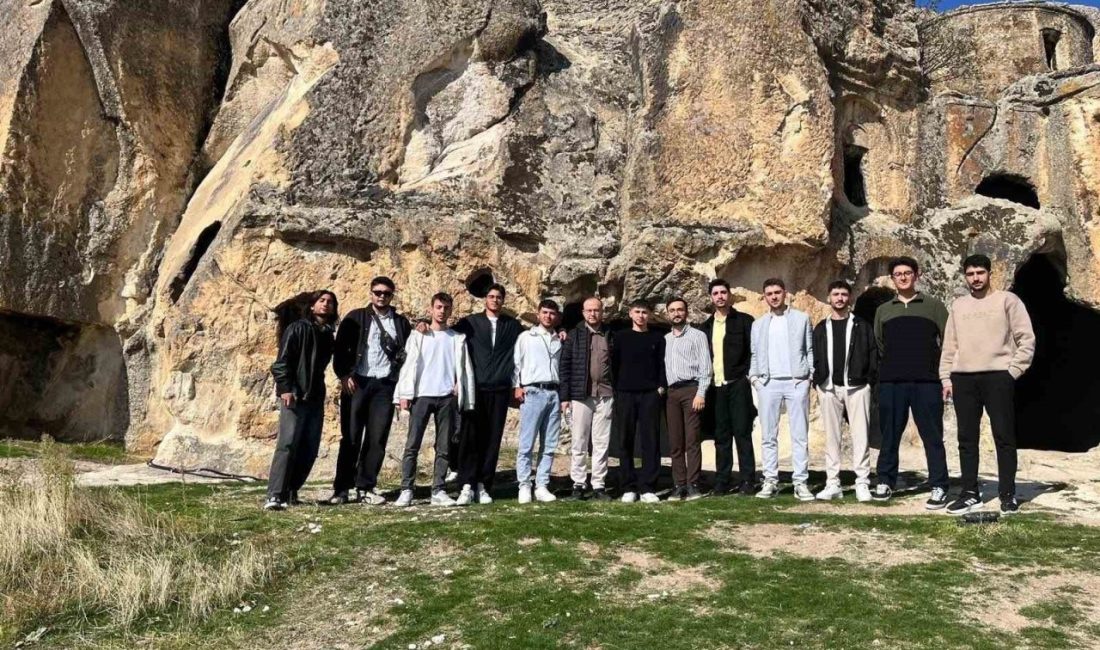 Emirdağ Müftülüğü tarafından üniversite öğrencilerine yönelik ‘Tarih ve Kültür Gezisi’