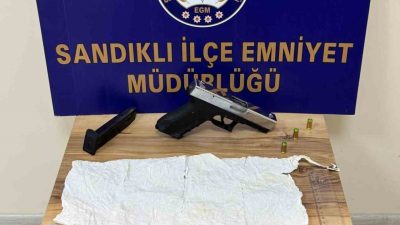 Afyonkarahisar’da torbacı diye adlandırılan uyuşturucu satıcılarına yönelik polis tarafından yapılan