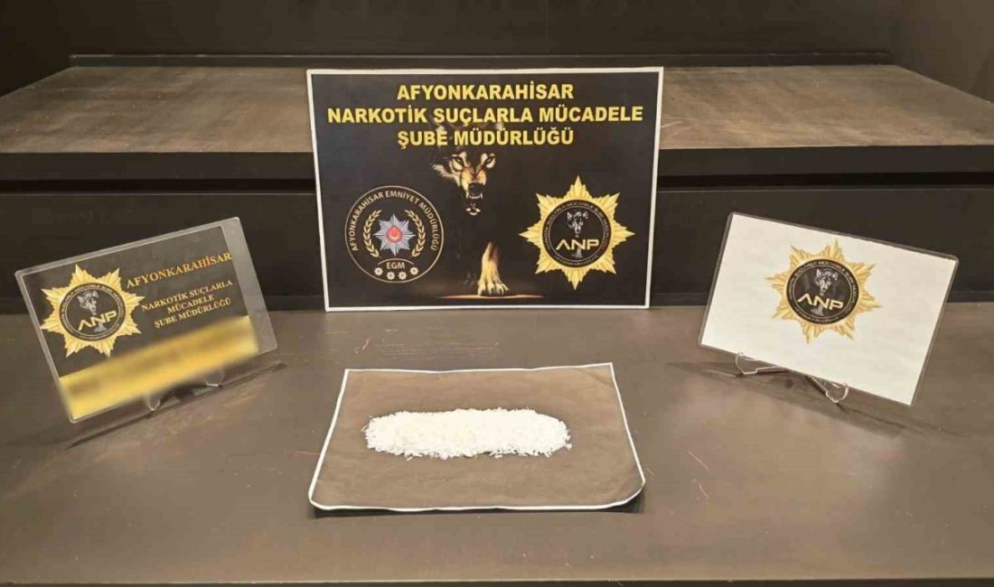 Afyonkarahisar’da polis tarafından gerçekleştirilen uyuşturucu operasyonunda gözaltına alınan 3 kişi